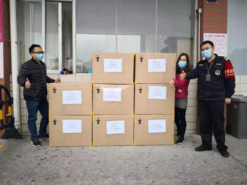 爱心团队为虹口区岳阳医院赴鄂医护人员捐赠物资